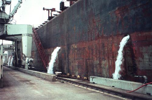 IMAGE:ballastwater discharging from ship. 