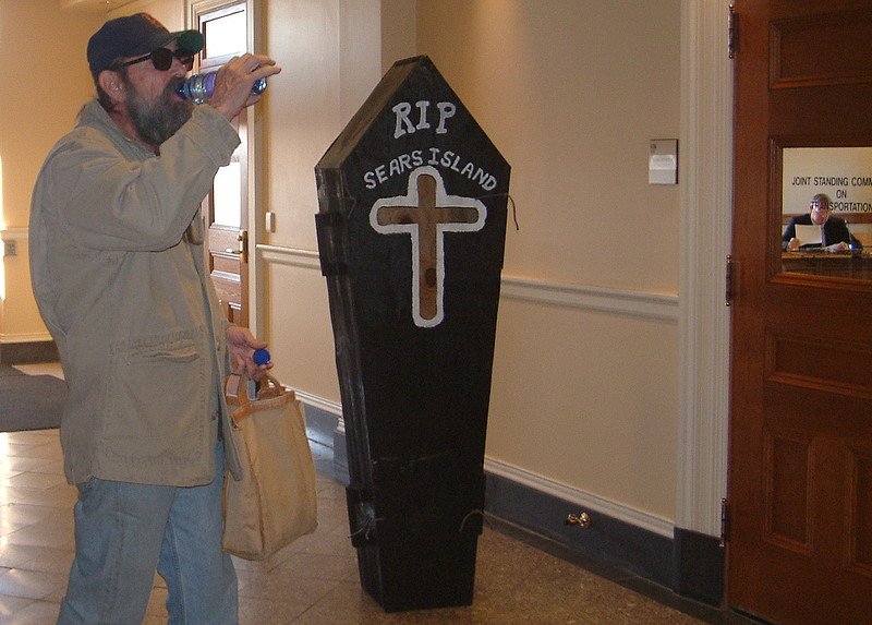 jupc_legis02_111808_coffin2.jpg